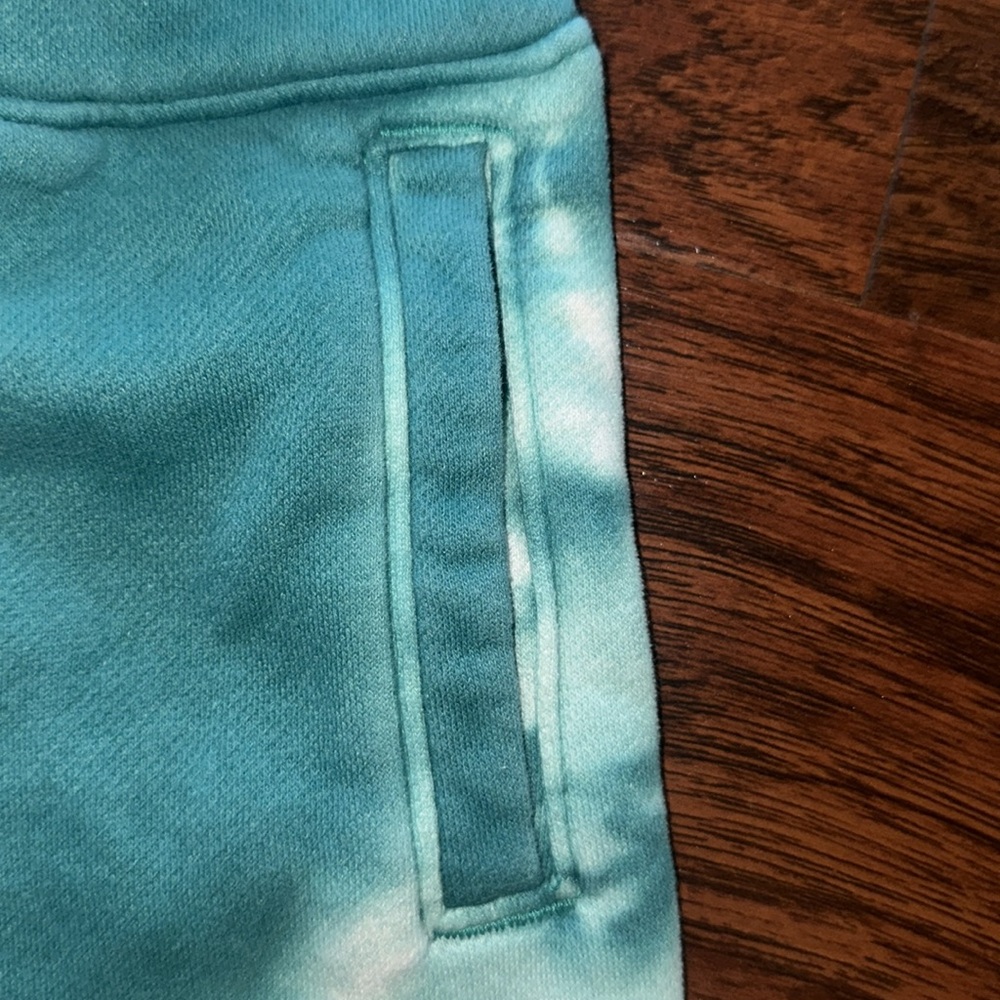 EUC Abercrombie Kids Tie Dye Teal and White Shorts (5/6) - Picture 4 of 5